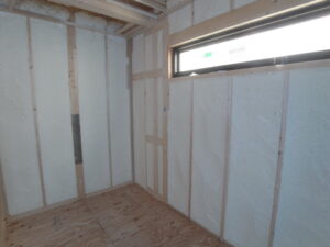 建築中N様邸、断熱工事が完了いたしました。